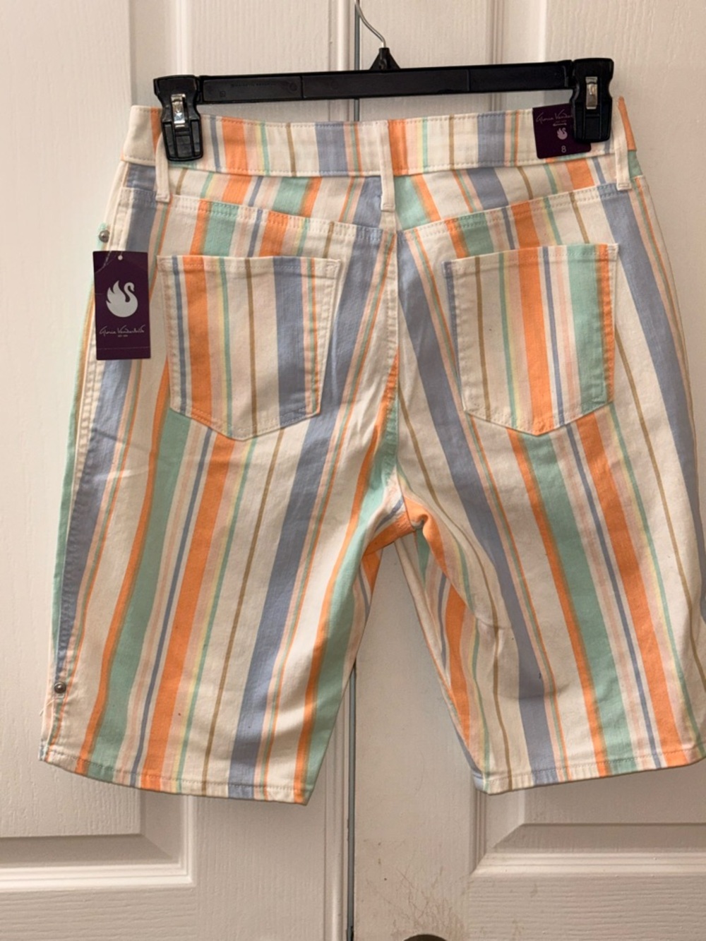 Gloria Vanderbilt Bermuda Shorts. Size 8 New. - Picture 3 of 6